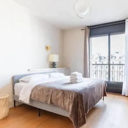Avenue Montaigne Luxury 2br 4p Parijs