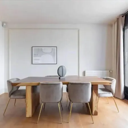 Avenue Montaigne Luxury 2br 4p شقة