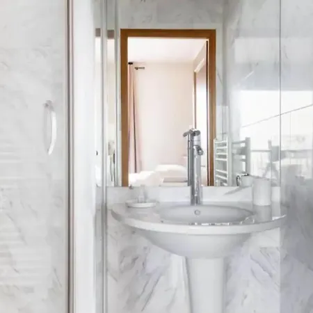 Avenue Montaigne Luxury 2br 4p Lejlighed