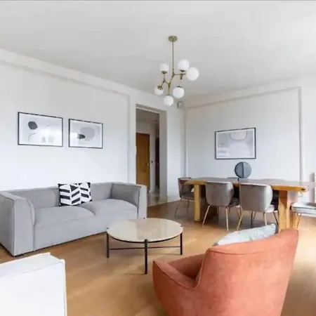 Avenue Montaigne Luxury 2br 4p *