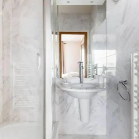 Avenue Montaigne Luxury 2br 4p * 巴黎