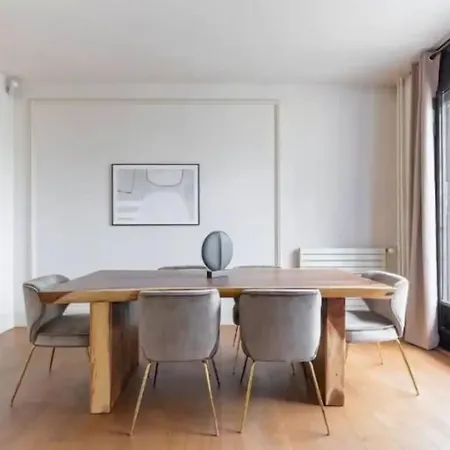 Avenue Montaigne Luxury 2br 4p شقة باريس