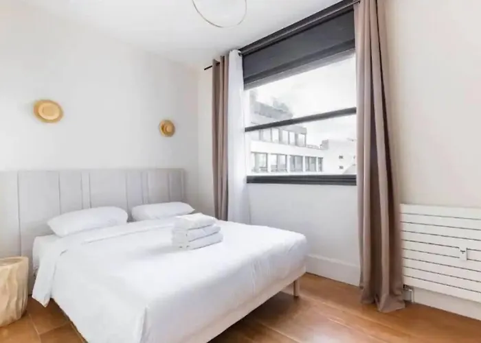 Avenue Montaigne Luxury 2br 4p 巴黎
