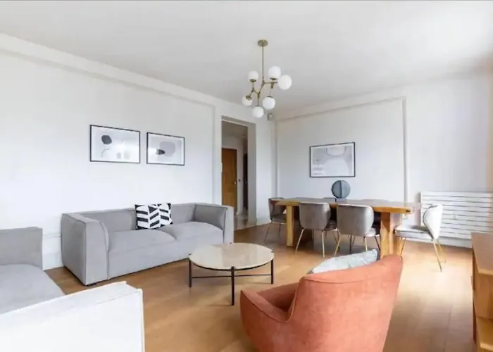 Avenue Montaigne Luxury 2br 4p *