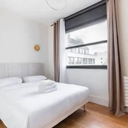 Avenue Montaigne Luxury 2br 4p Párizs